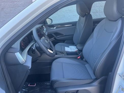 New 2026 Volkswagen Tiguan SE R-Line FWD image 19