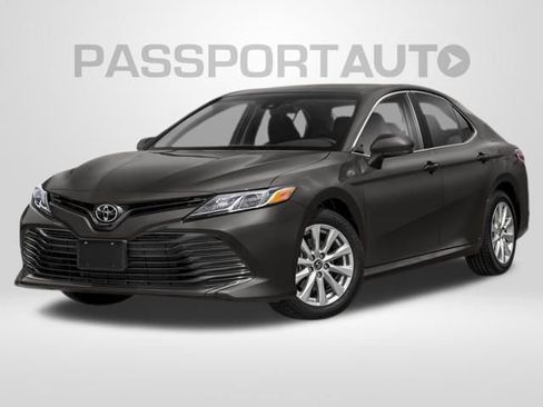 Used 2019 Toyota Camry SE FWD image 1