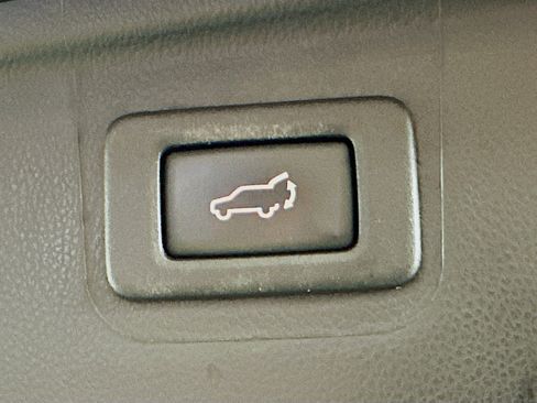 Used 2018 Subaru Outback 2.5i Limited image 31