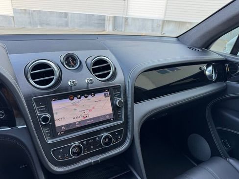 Used 2019 Bentley Bentayga image 20