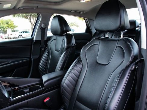 Used 2024 Hyundai Elantra Limited image 11