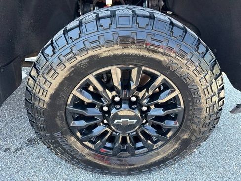 Used 2024 Chevrolet Silverado 3500 LT w/ Z71 Sport Edition AWD/4WD image 9