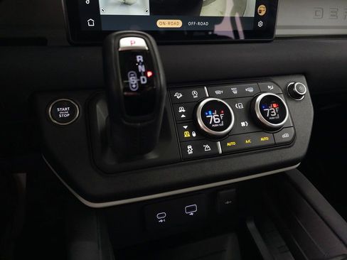 Used 2023 Land Rover Defender 110 SE image 33