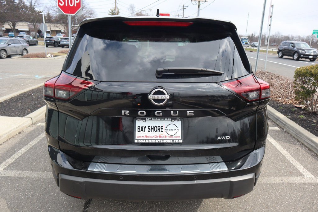 Certified 2025 Nissan Rogue SV AWD/4WD image 7
