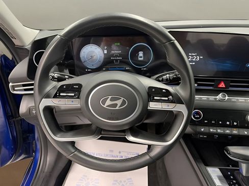 Used 2025 Hyundai Elantra SEL FWD image 17