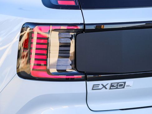 New 2026 Volvo EX30 Cross Country Ultra image 9