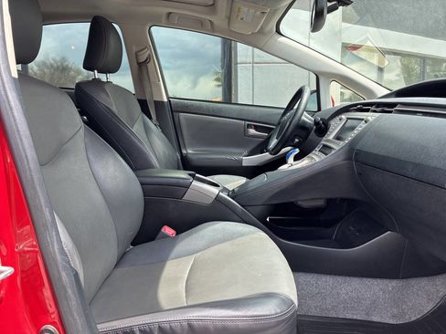 Used 2013 Toyota Prius Four w/ Deluxe Solar Roof Pkg FWD image 13