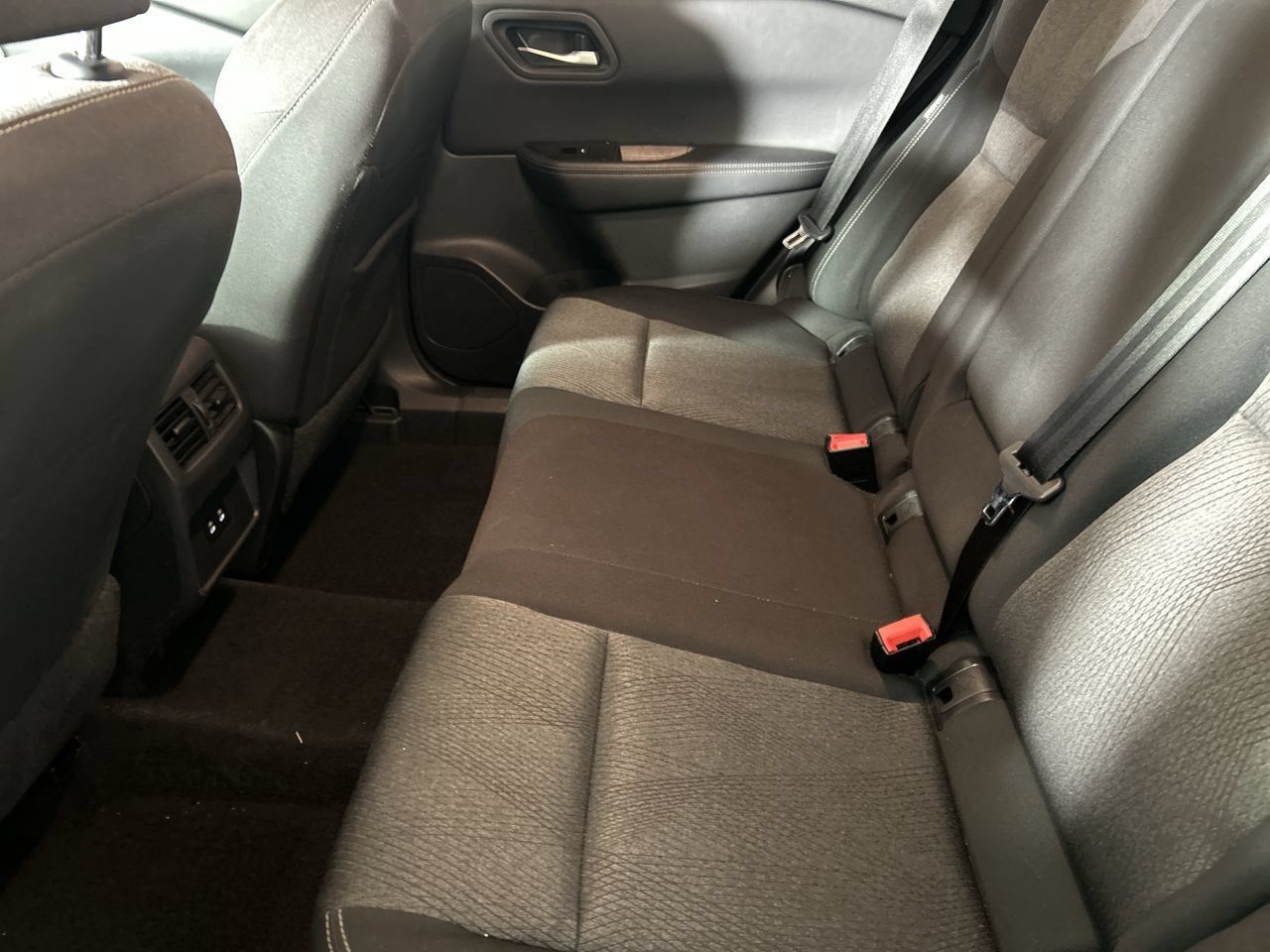 Used 2025 Nissan Rogue SV FWD image 24