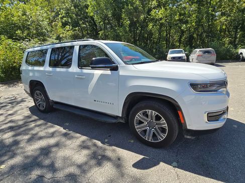 Used 2024 Jeep Wagoneer L Series II w/ Flexible Seating Group AWD/4WD image 10