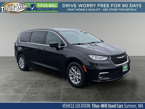 Used 2025 Chrysler Pacifica Select image 1