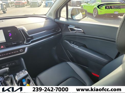 Used 2025 Kia Sportage EX FWD image 16