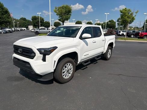 Used 2024 Toyota Tacoma SR5 AWD/4WD image 4