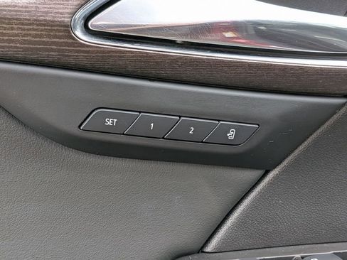 Used 2023 Buick Envision Avenir image 12