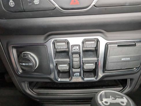 Used 2020 Jeep Wrangler Unlimited Sport S image 30