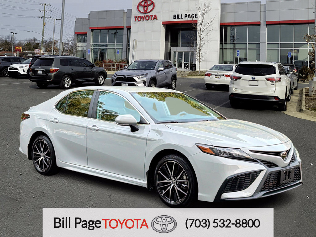 Used 2024 Toyota Camry SE FWD image 1