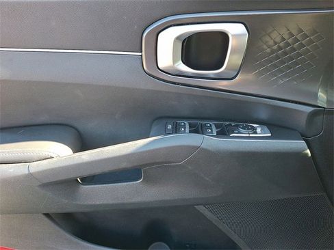 Certified 2025 Kia Sorento LX image 11