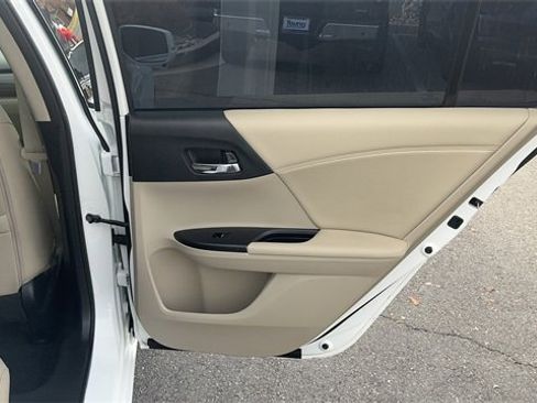 Used 2017 Honda Accord EX-L image 10