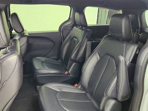 Used 2024 Chrysler Pacifica Limited FWD image 22