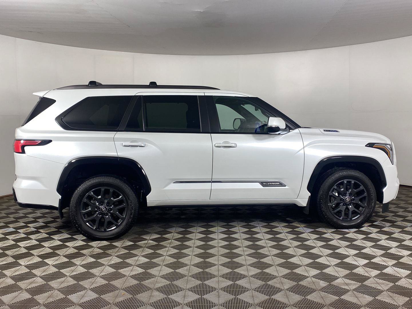 Used 2026 Toyota Sequoia Platinum AWD/4WD image 7