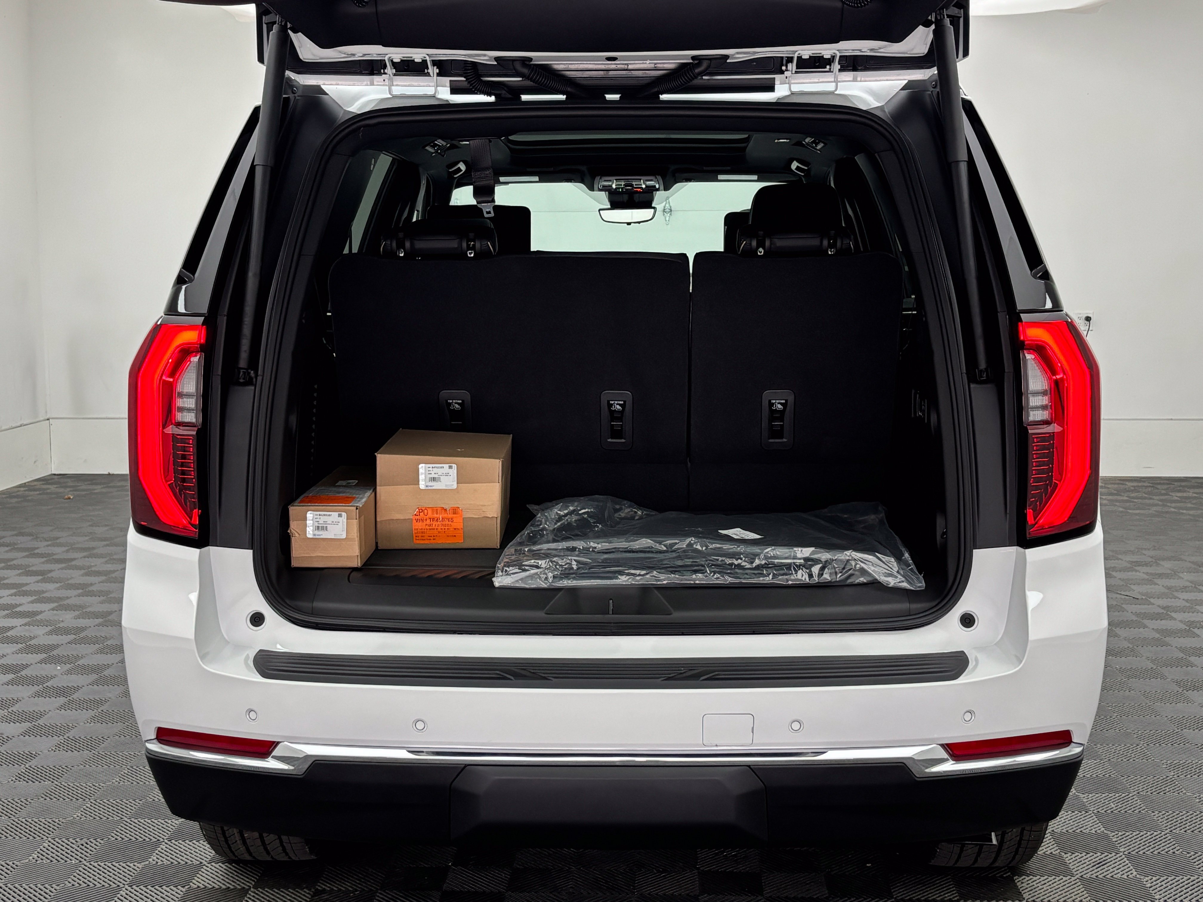 New 2026 GMC Yukon Elevation w/ Elevation Premium Package AWD/4WD image 15