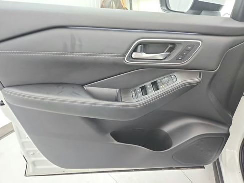 Used 2026 Nissan Rogue Platinum w/ Platinum Premium Package AWD/4WD image 34