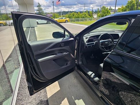 Used 2026 Cadillac Lyriq Sport AWD/4WD image 18