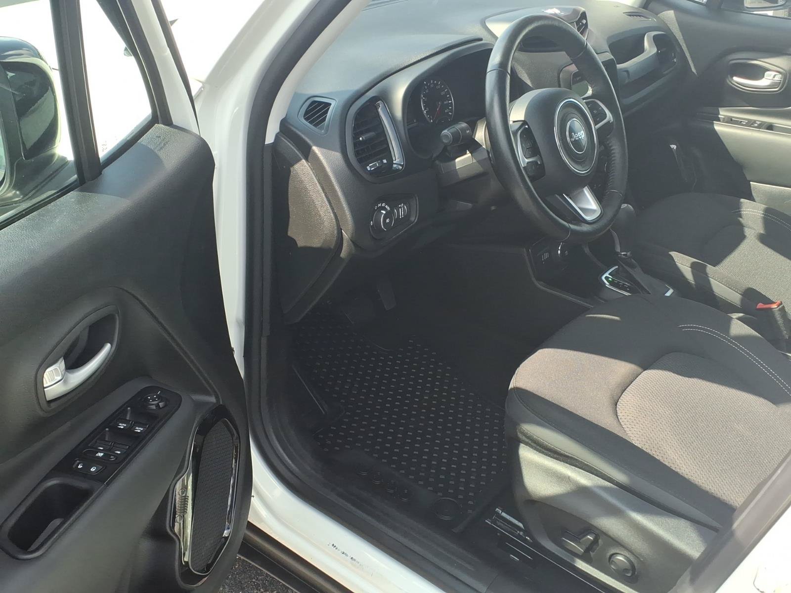 Used 2023 Jeep Renegade Altitude w/ Sun/Sound Group AWD/4WD image 10