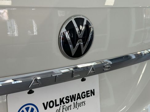 Used 2023 Volkswagen Atlas Cross Sport SE FWD image 32