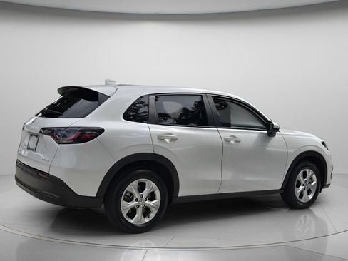 Used 2023 Honda HR-V LX image 7
