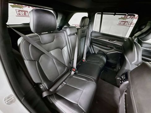Used 2023 Jeep Grand Cherokee Overland w/ Luxury Tech Group IV AWD/4WD image 34