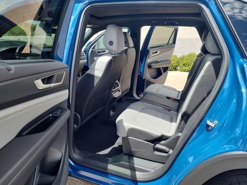 Certified 2025 Volkswagen Atlas Cross Sport SEL AWD/4WD image 17