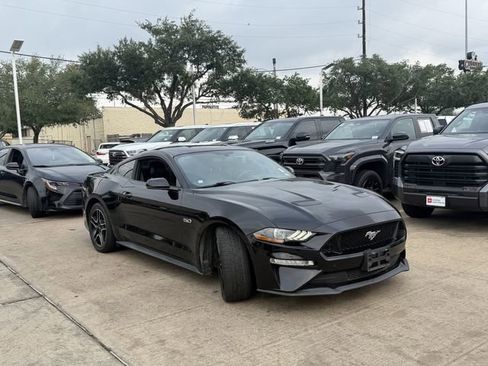 Used 2018 Ford Mustang GT Premium RWD image 3