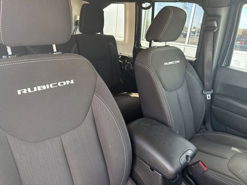 Used 2017 Jeep Wrangler Unlimited Rubicon w/ Connectivity Group AWD/4WD image 12