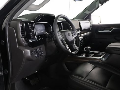Used 2025 Chevrolet Silverado 1500 LT Trail Boss w/ Convenience Package II AWD/4WD image 23