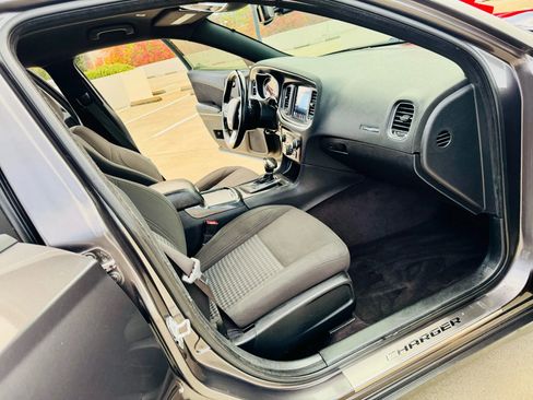 Used 2017 Dodge Charger R/T w/ Driver Confidence Group image 29