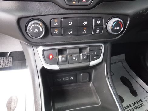 Used 2022 GMC Terrain SLE w/ LPO, Floor Liner Package FWD image 16