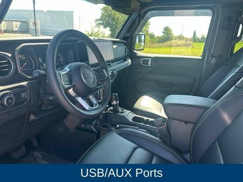 Used 2025 Jeep Wrangler Unlimited Sahara AWD/4WD image 5