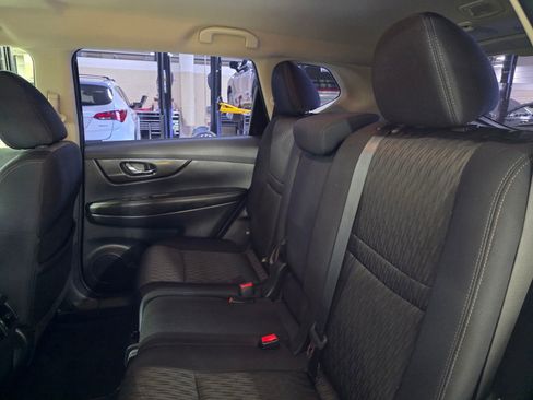 Used 2017 Nissan Rogue S image 14