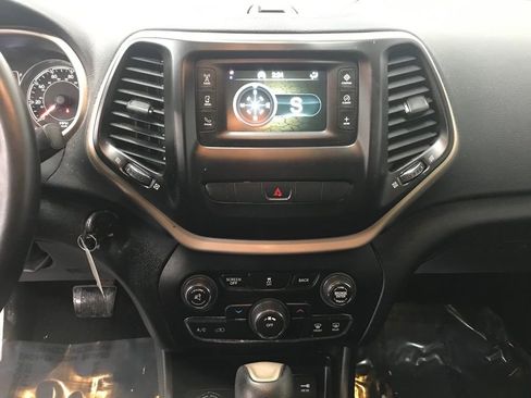 Used 2014 Jeep Cherokee Latitude image 17