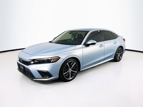 Used 2023 Honda Civic Touring image 3