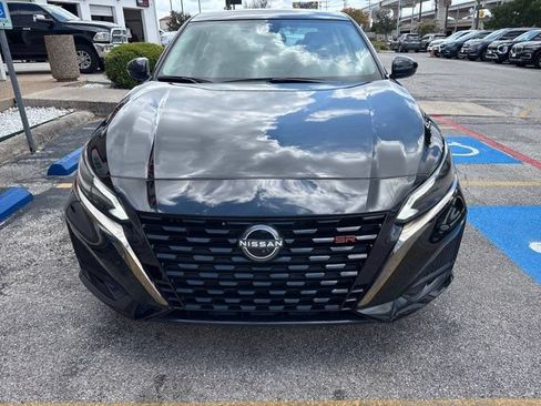 Used 2024 Nissan Altima 2.5 SR FWD image 2