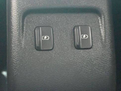 Used 2023 Nissan Kicks SR w/ SR Premium Package FWD image 18