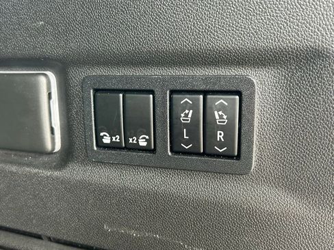 Used 2021 Chevrolet Suburban High Country RWD image 58