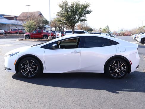 Used 2023 Toyota Prius XLE image 32