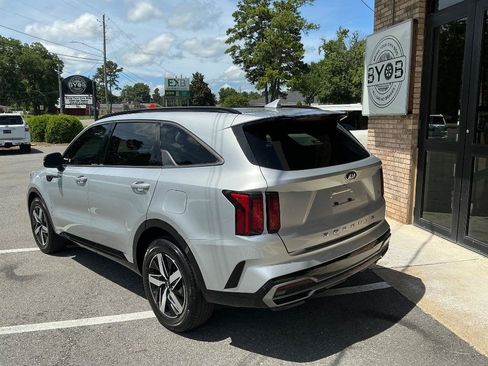 Used 2021 Kia Sorento S w/ Panoramic Sunroof Package FWD image 3