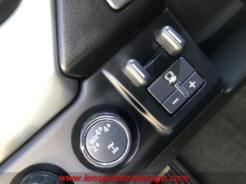 Used 2018 Chevrolet Tahoe LT w/ Luxury Package AWD/4WD image 15