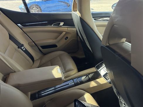 Used 2015 Porsche Panamera 4S image 6