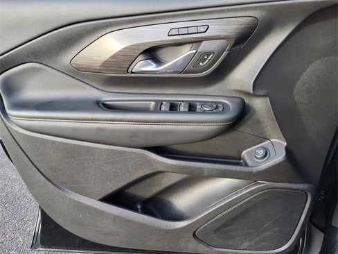 Used 2024 GMC Terrain SLT image 10