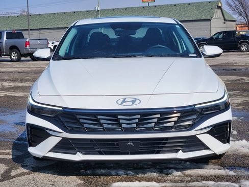 Used 2025 Hyundai Elantra SEL FWD image 2