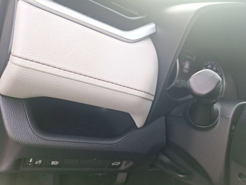 Used 2022 Toyota RAV4 XLE image 19